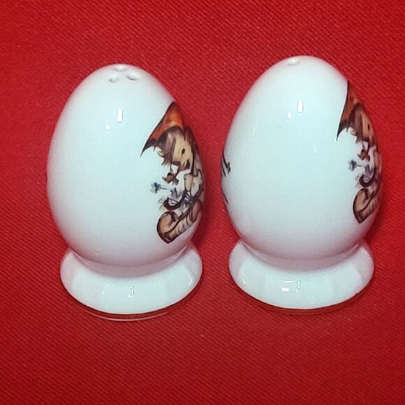 Umbrella Girl MJ Hummel Egg Shaped Mini Salt and Pepper Shakers - Picture 5 of 9